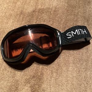 Women’s SMITH ski goggles
